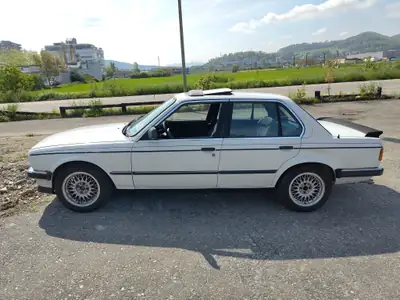 BMW 324d 1986 — Berline diesel classique, entretien impeccable, très faible kilométrage — Miniatura 11