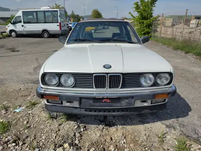 BMW 324d 1986 — Berline diesel classique, entretien impeccable, très faible kilométrage — Miniatura 10