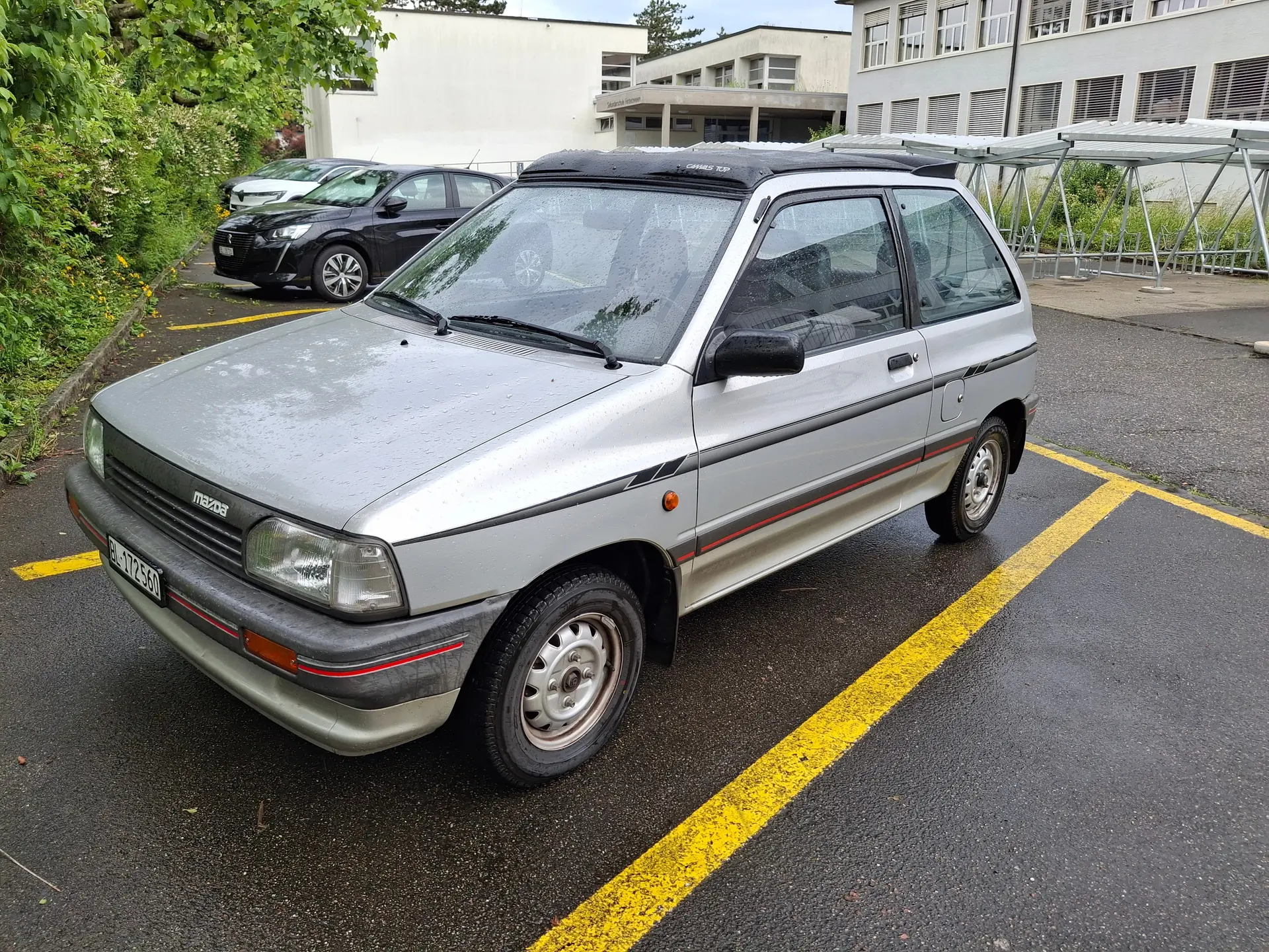 Mazda 121 1.3 LX Canvas Top — Rare youngtimer des années 80, état d'origine impeccable — vue extérieure
