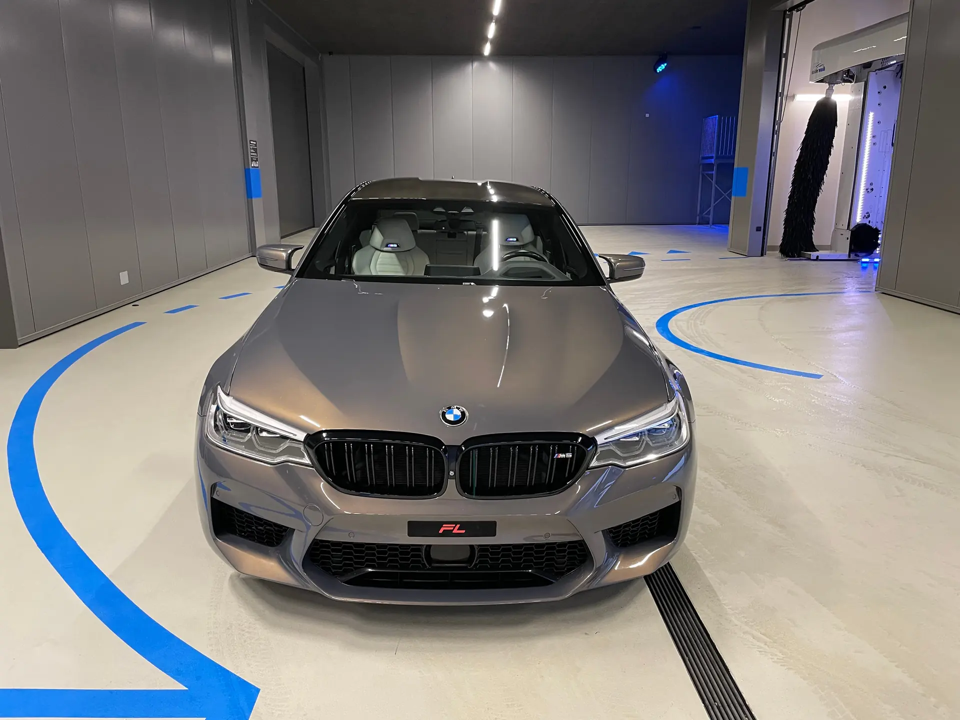 BMW M5 xDrive Drivelogic — 600 ch de pure performance, freins carbone-céramique — vista esterna