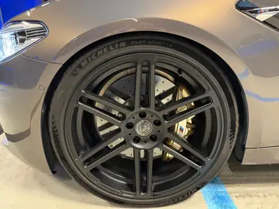 BMW M5 xDrive Drivelogic — 600 ch de pure performance, freins carbone-céramique — dettaglio