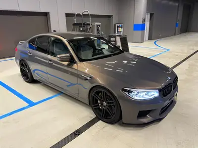 BMW M5 xDrive Drivelogic — 600 ch de pure performance, freins carbone-céramique — cruscotto