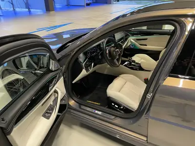BMW M5 xDrive Drivelogic — 600 ch de pure performance, freins carbone-céramique — Miniatura 7