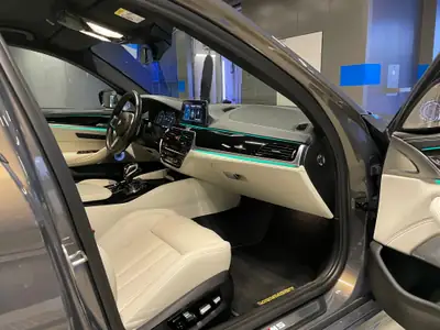 BMW M5 xDrive Drivelogic — 600 ch de pure performance, freins carbone-céramique — Miniatura 13