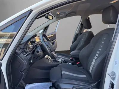BMW 218 Gran Tourer — Monospace 7 places diesel, sûr et équipé — Miniature 9