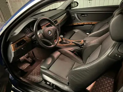 BMW 335i Coupé — Légendaire motorisation N54, boîte manuelle rare, 40 000 km seulement — vista posteriore