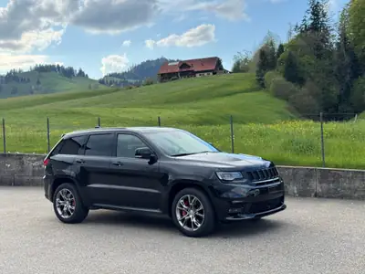 Jeep Grand Cherokee 6.4 V8 HEMI SRT8 — Muscle SUV américain, 468 ch et faible kilométrage — côté