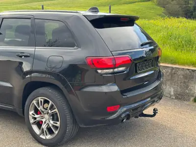 Jeep Grand Cherokee 6.4 V8 HEMI SRT8 — Muscle SUV américain, 468 ch et faible kilométrage — détail