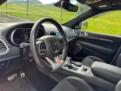 Jeep Grand Cherokee 6.4 V8 HEMI SRT8 — Muscle SUV américain, 468 ch et faible kilométrage — Miniature 7