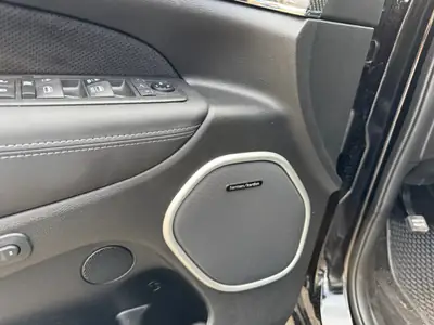 Jeep Grand Cherokee 6.4 V8 HEMI SRT8 — Muscle SUV américain, 468 ch et faible kilométrage — Miniature 9