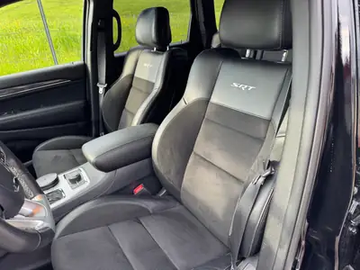 Jeep Grand Cherokee 6.4 V8 HEMI SRT8 — Muscle SUV américain, 468 ch et faible kilométrage — Miniature 10