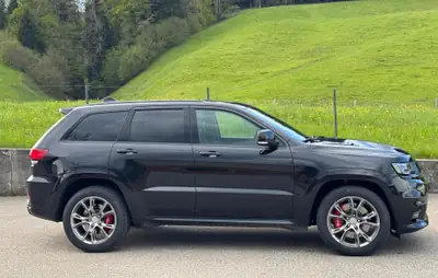 Jeep Grand Cherokee 6.4 V8 HEMI SRT8 — Muscle SUV américain, 468 ch et faible kilométrage — Miniature 18