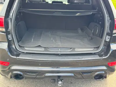 Jeep Grand Cherokee 6.4 V8 HEMI SRT8 — Muscle SUV américain, 468 ch et faible kilométrage — Miniature 16