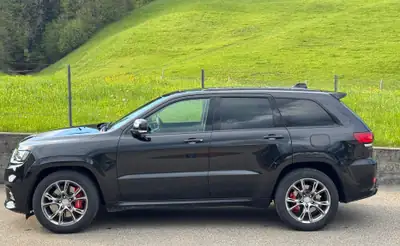 Jeep Grand Cherokee 6.4 V8 HEMI SRT8 — Muscle SUV américain, 468 ch et faible kilométrage — Miniature 17