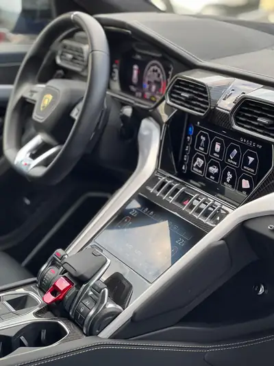 Lamborghini Urus E-Gear Graphite Capsule — SUV sportif 650 ch, kilométrage modéré, état impeccable — Thumbnail 24