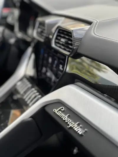 Lamborghini Urus E-Gear Graphite Capsule — SUV sportif 650 ch, kilométrage modéré, état impeccable — Thumbnail 25