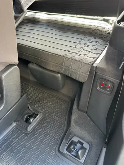 Audi SQ7 4.0 TDI Quattro — SUV 7 places premium, 435 ch et sièges Alcantara — Miniature 12