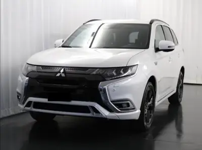 Mitsubishi Outlander PHEV Diamond S-Edition — SUV hybride rechargeable 4x4, sans accident — exterior view