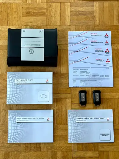 Mitsubishi Outlander PHEV Diamond S-Edition — SUV hybride rechargeable 4x4, sans accident — side view