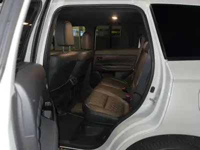 Mitsubishi Outlander PHEV Diamond S-Edition — SUV hybride rechargeable 4x4, sans accident — Thumbnail 7