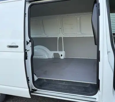 VW T6 2.0 TDI Transporter — Utilitaire fiable, 150 ch, équipements modernes — vista posteriore