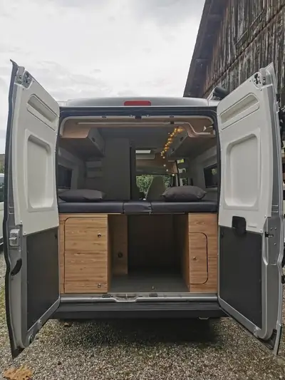 Fiat Ducato Pilote V600J — Camping-car premium, 32'500 km seulement — Heckansicht