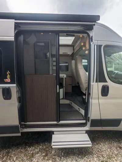 Fiat Ducato Pilote V600J — Camping-car premium, 32'500 km seulement — Armaturenbrett