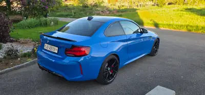 BMW M2 CS 2021 — Coupé haute performance, 43 900 km, bleu métallisé — Miniatura 7