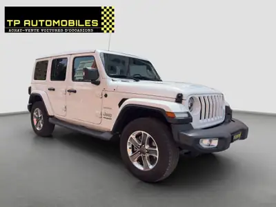 Jeep Wrangler Unlimited Sahara — Toit panoramique Sky one-touch, 4x4 intégral, essence automatique — arrière