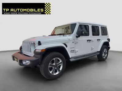 Jeep Wrangler Unlimited Sahara — Toit panoramique Sky one-touch, 4x4 intégral, essence automatique — vue extérieure