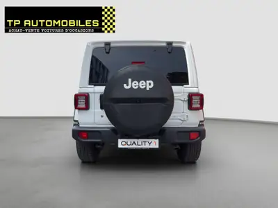 Jeep Wrangler Unlimited Sahara — Toit panoramique Sky one-touch, 4x4 intégral, essence automatique — détail