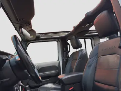Jeep Wrangler Unlimited Sahara — Toit panoramique Sky one-touch, 4x4 intégral, essence automatique — Miniature 10