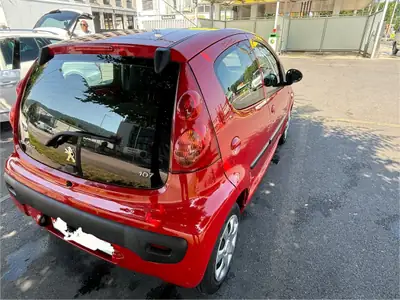 Peugeot 107 1.0 Trendy — Citadine économique avec GPS et caméra de recul — arrière