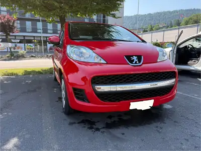 Peugeot 107 1.0 Trendy — Citadine économique avec GPS et caméra de recul — côté