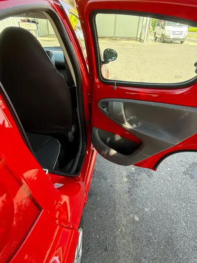 Peugeot 107 1.0 Trendy — Citadine économique avec GPS et caméra de recul — détail