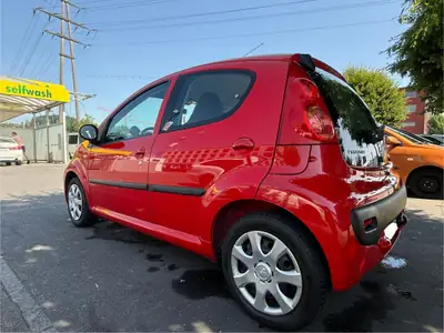 Peugeot 107 1.0 Trendy — Citadine économique avec GPS et caméra de recul — Miniature 9