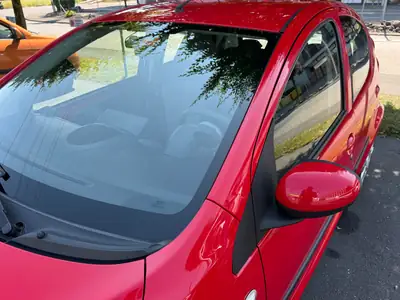 Peugeot 107 1.0 Trendy — Citadine économique avec GPS et caméra de recul — Miniature 11