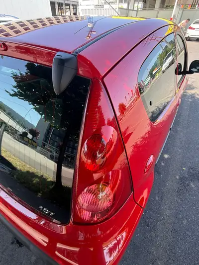 Peugeot 107 1.0 Trendy — Citadine économique avec GPS et caméra de recul — Miniature 12