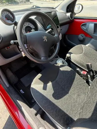 Peugeot 107 1.0 Trendy — Citadine économique avec GPS et caméra de recul — Miniature 13