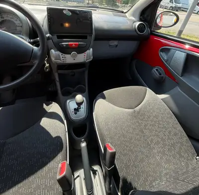 Peugeot 107 1.0 Trendy — Citadine économique avec GPS et caméra de recul — Miniature 15