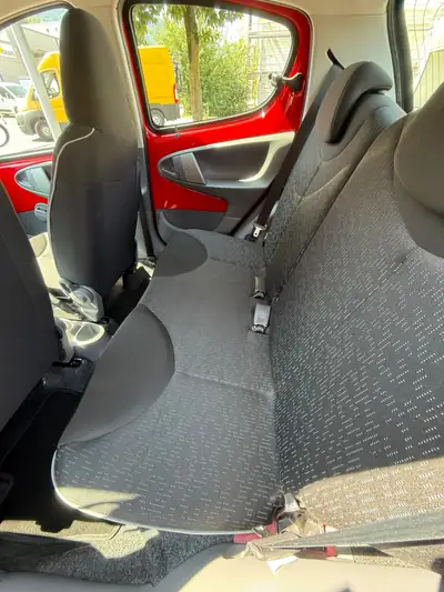 Peugeot 107 1.0 Trendy — Citadine économique avec GPS et caméra de recul — Miniature 16