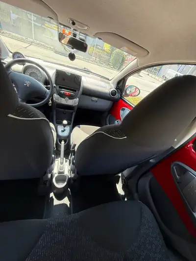 Peugeot 107 1.0 Trendy — Citadine économique avec GPS et caméra de recul — Miniature 18