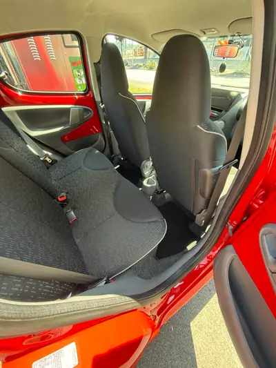 Peugeot 107 1.0 Trendy — Citadine économique avec GPS et caméra de recul — Miniature 19