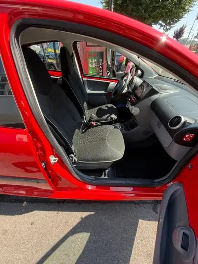 Peugeot 107 1.0 Trendy — Citadine économique avec GPS et caméra de recul — Miniature 20