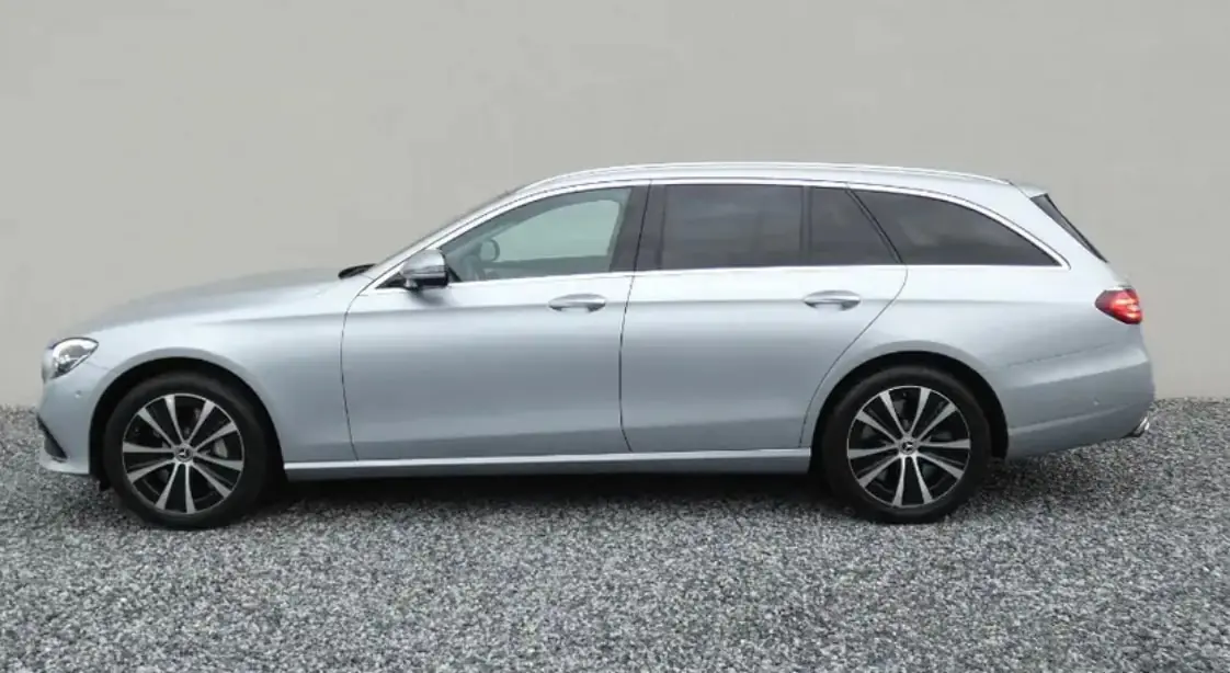 Mercedes-Benz E 200 Avantgarde — Break élégant 4WD, 175'000 km, sans sinistre — vista esterna