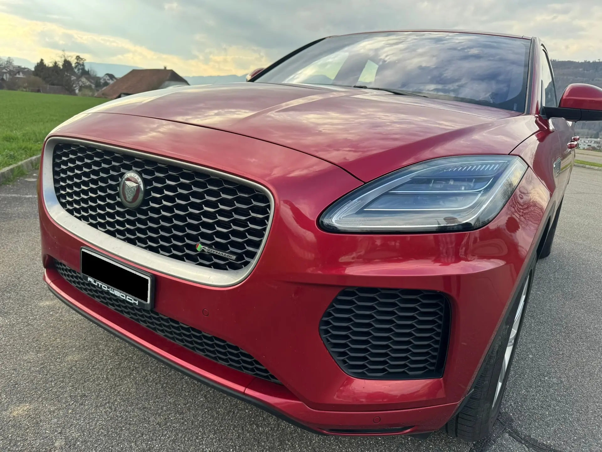 Jaguar E-PACE 2.0d D240 R-Dynamic HSE — SUV compact premium, 90'000 km, 4x4 performant — vue extérieure