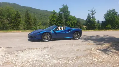 Ferrari F8 Spider — Cabriolet V12 720 ch, 8 800 km, garantie constructeur — exterior view