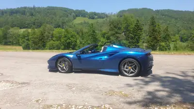 Ferrari F8 Spider — Cabriolet V12 720 ch, 8 800 km, garantie constructeur — interior