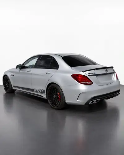 Mercedes-Benz C 63 AMG — Performance extrême et prestige sportif — arrière