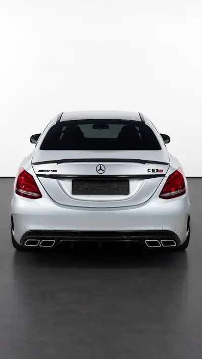 Mercedes-Benz C 63 AMG — Performance extrême et prestige sportif — intérieur